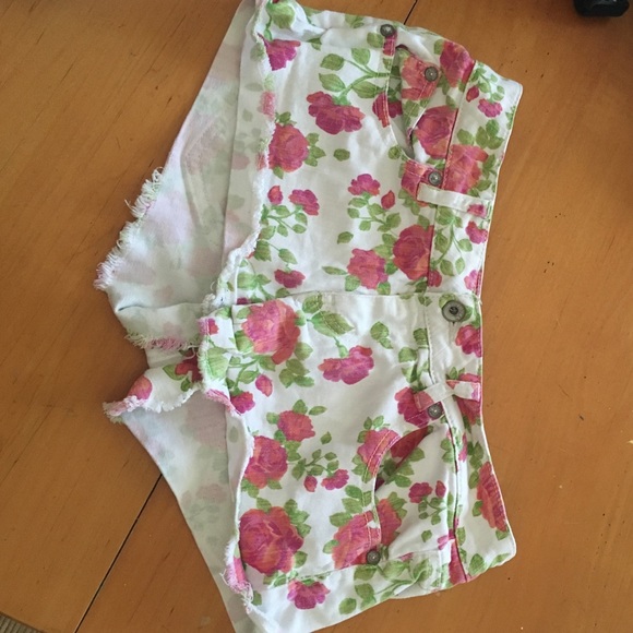 Bullhead Pacsun shorts- size 25-