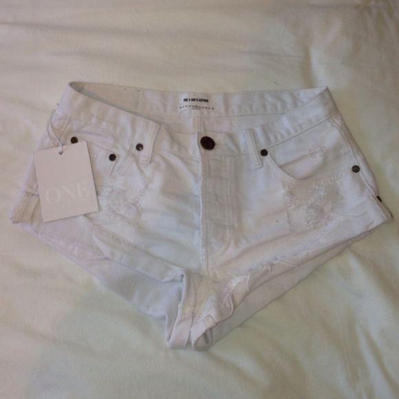 Brand new one teaspoon bandit shorts in white