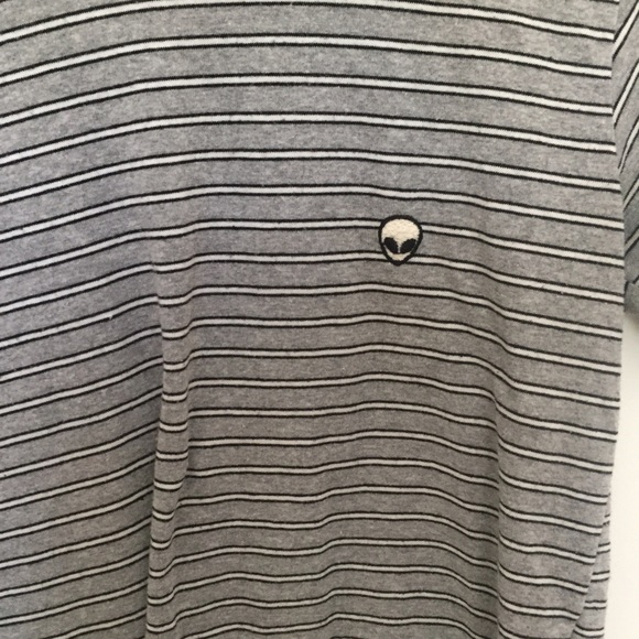 Brandy Melville Alien Top - Picture 2 of 3