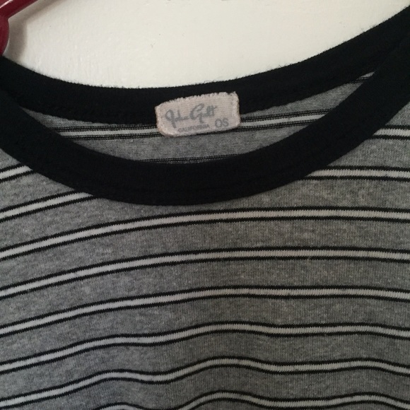 Brandy Melville Alien Top - Picture 3 of 3