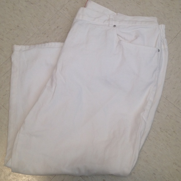 ruby rd Pants - White capris