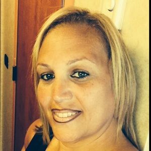 Meet your Posher, Monique