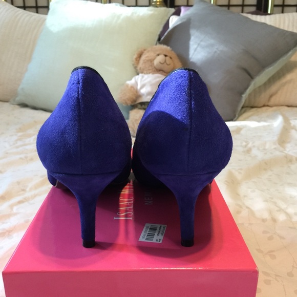 ‼️SOLD‼️ Isaac Mizrahi cobalt pumps - Picture 4 of 4