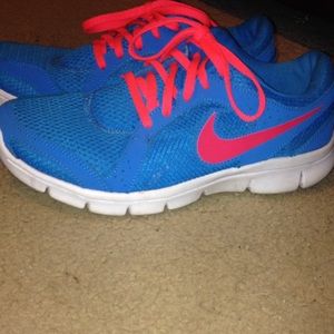 nike tennis shoes