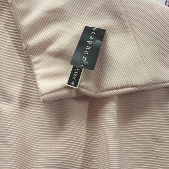 ❌SOLD❌Cream Colored Skirt - Picture 2 of 3