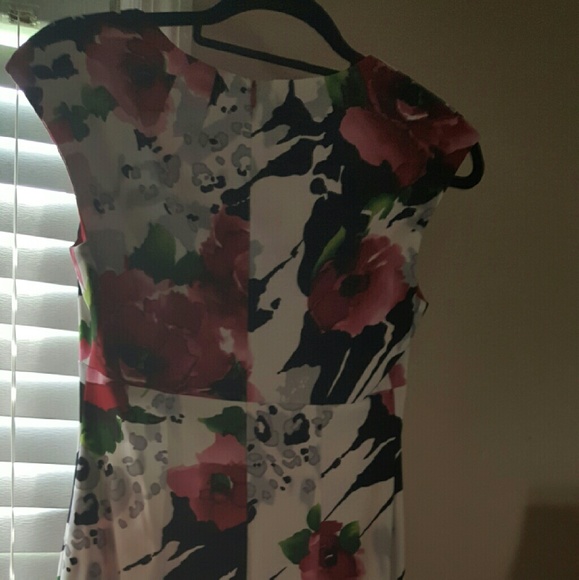 Dress - Picture 2 of 4