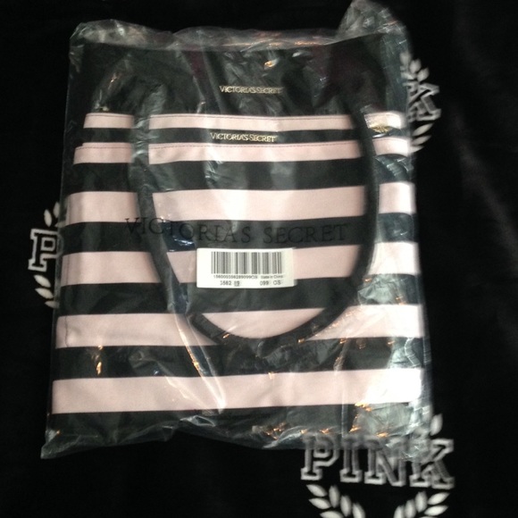 Victoria Secret Weekender - Picture 2 of 3