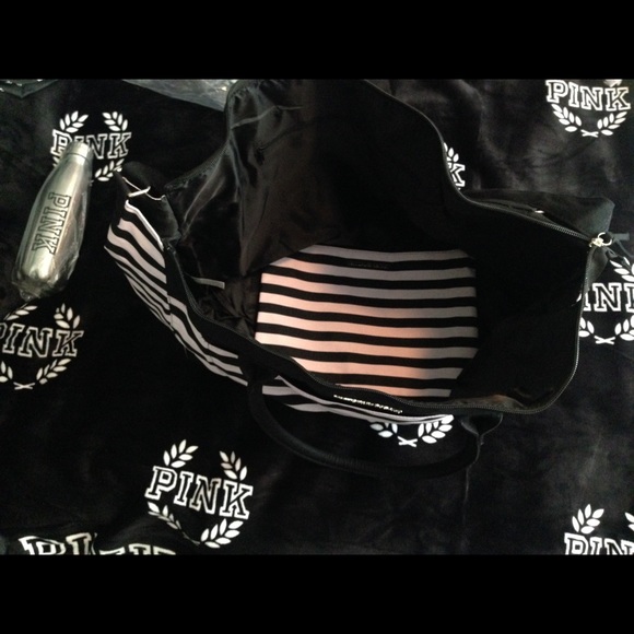 Victoria Secret Weekender - Picture 3 of 3