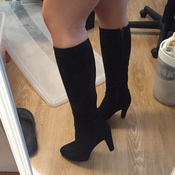 Heeled Knee High suede black boots!