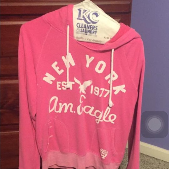 American Eagle pink swear shirt.