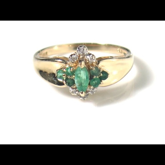 10k Yellow Gold Diamond & Emerald Women's Ring
