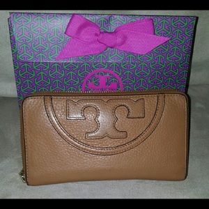Tory Burch All T zip wallet