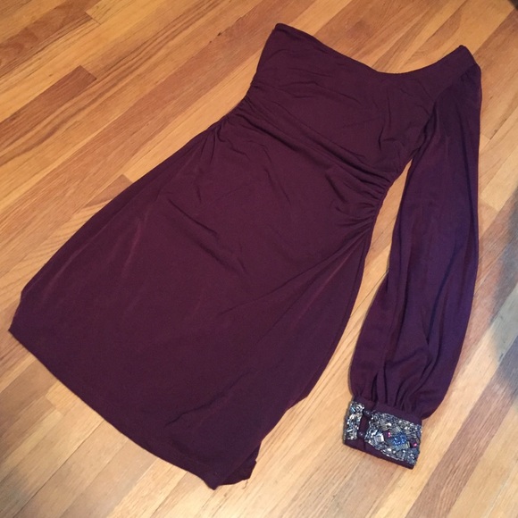 Short dress with jeweled sleeve