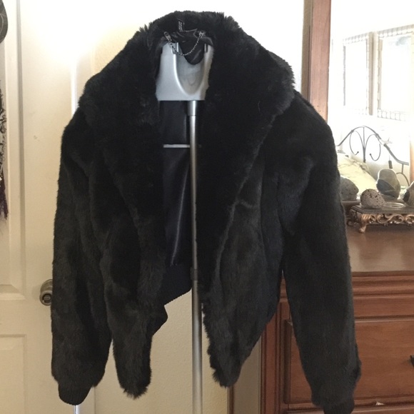 🌸Divided brand black fur jacket🌸