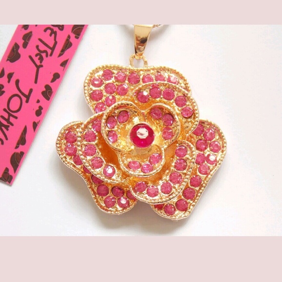 Betsey Johnson Flower Necklace - Picture 1 of 4