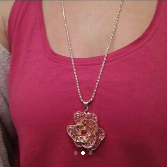 Betsey Johnson Flower Necklace - Picture 2 of 4