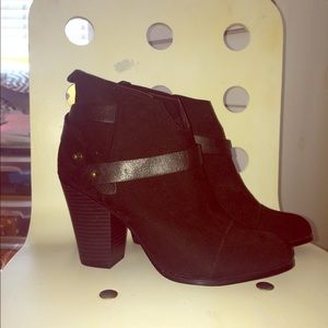 Black booties/ankle boots