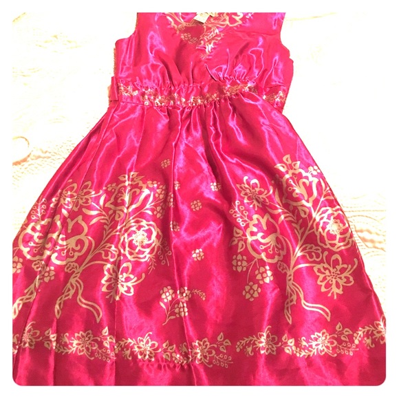💕 3 for $27💕 Stunning satin/silk dress