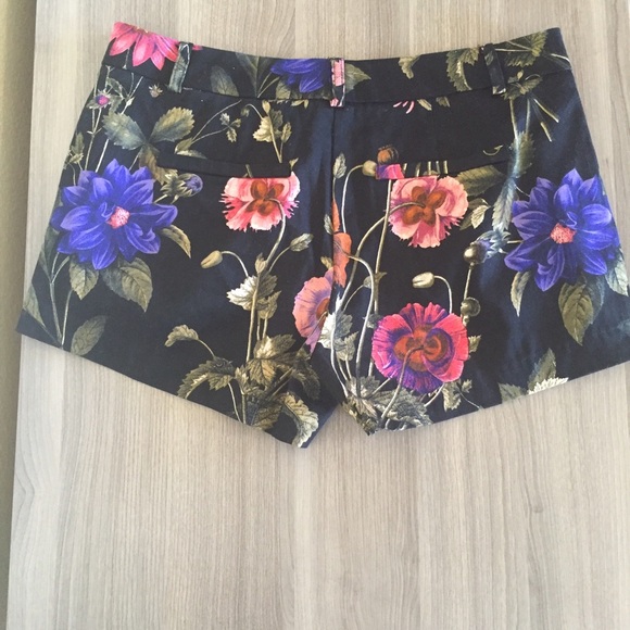 F21 floral short shorts - Picture 2 of 2