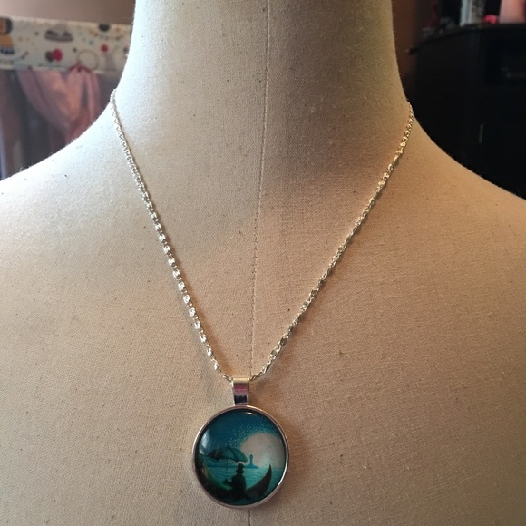 (J2) Moon Rise Necklace - Picture 2 of 3