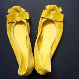 Gorgeous Seychelles Yellow Suede Flats