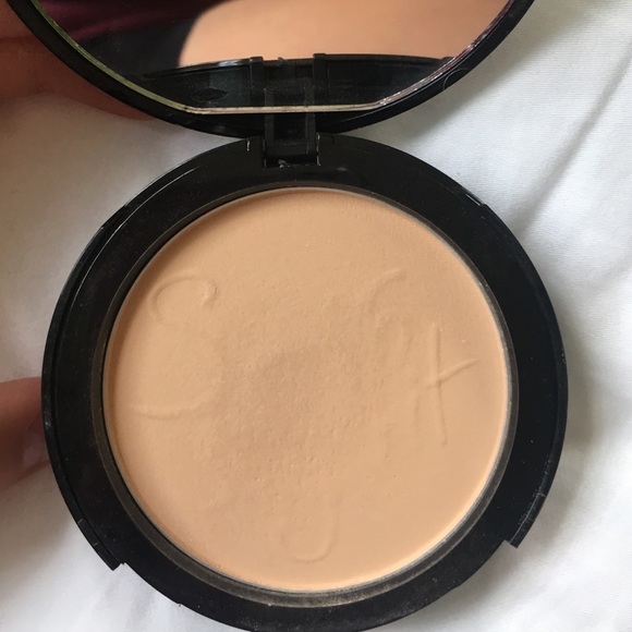 Ivory powder foundation - Picture 2 of 4