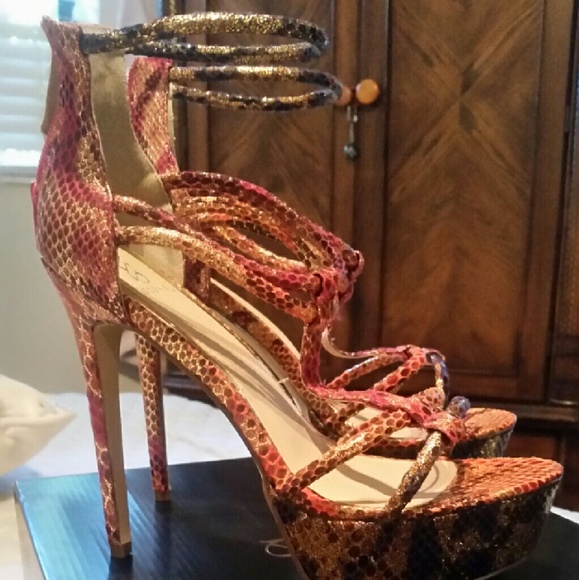 Glossy sandal