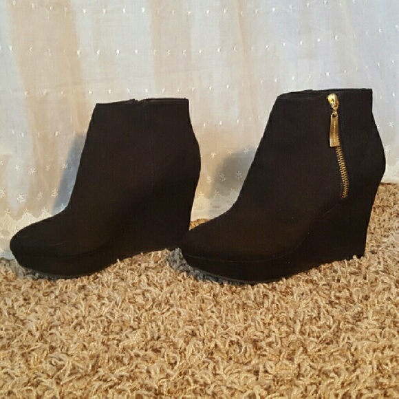 Black satin wedges in good condition!