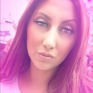 Meet your Posher, Celia