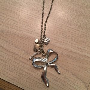 Bow necklace
