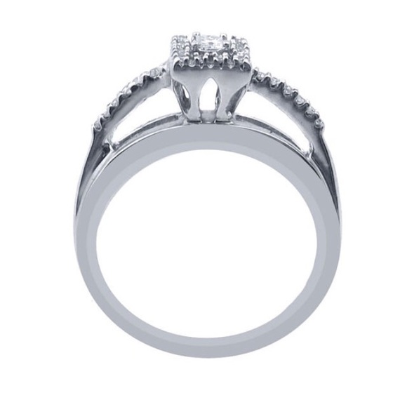 10k White Gold Women's Diamond Ring W/Center Stone - Picture 2 of 2