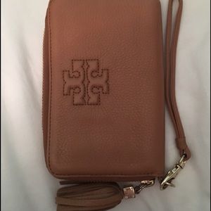 Tory burch wristlet