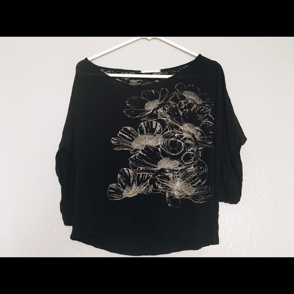 Black partial sleeved tee