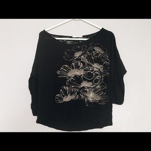 Black partial sleeved tee