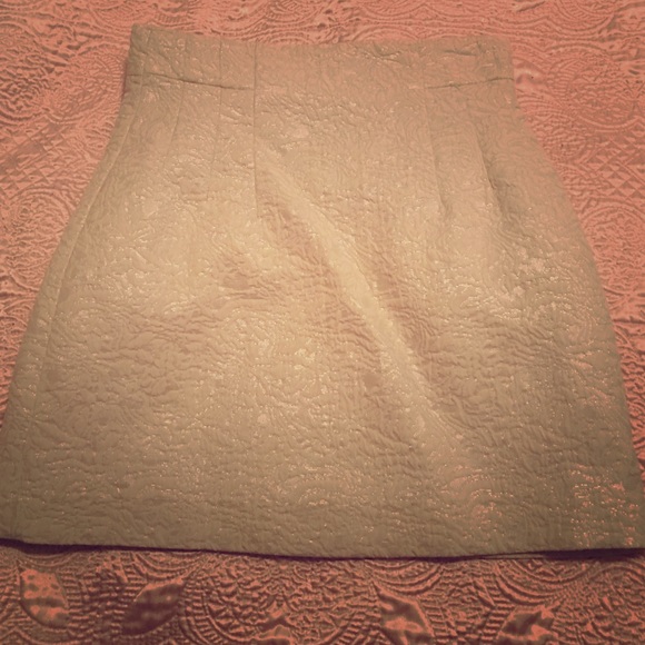 Beautiful brand new white mini skirt