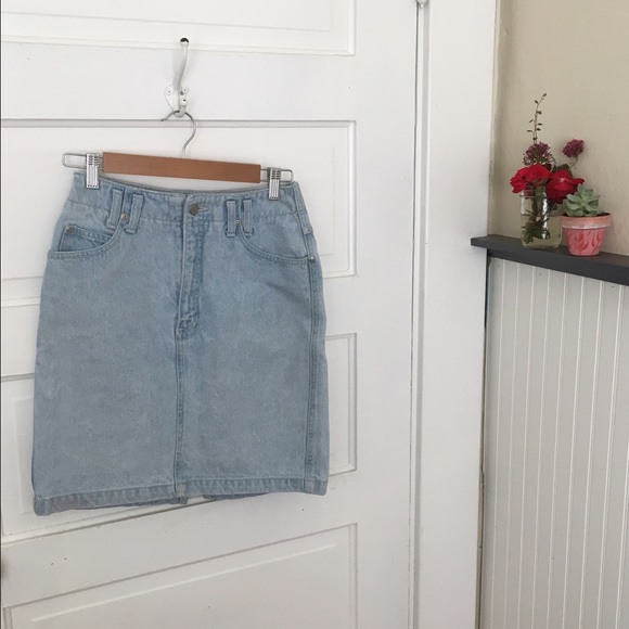 90s light wash denim skirt