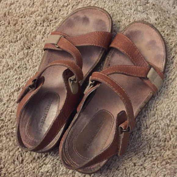 Naturalizer leather sandals 6M