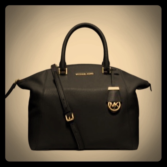 MICHAEL KORS * AUTHENTIC *
Riley Pebbled-Leather