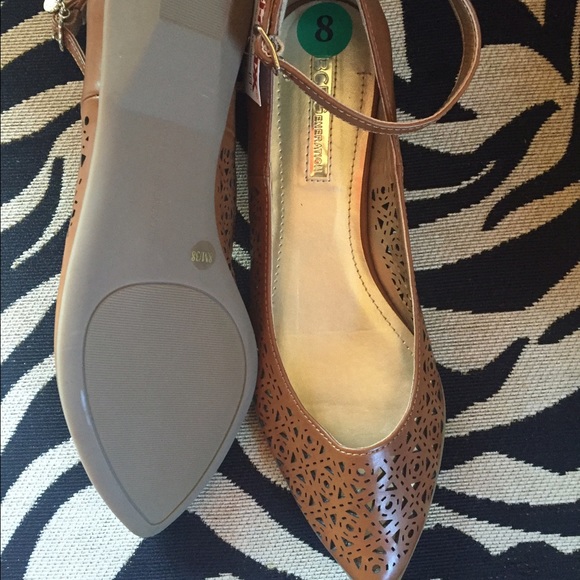 Brand new with tags BCBG leather ballerina flats. - Picture 2 of 2