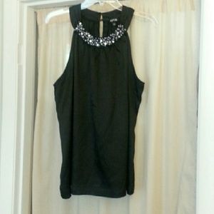 Sleeveless scoop neck too