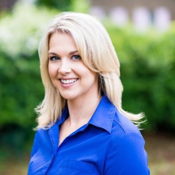 Meet your Posher, Sara - Picture 2 of 4