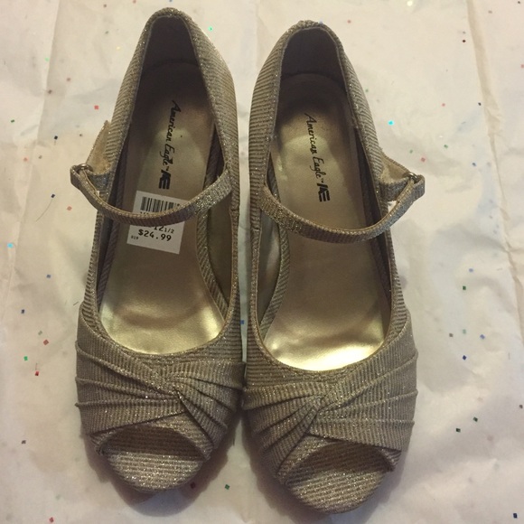 NWT American eagle Girls peep toe shoes!! - Picture 1 of 4