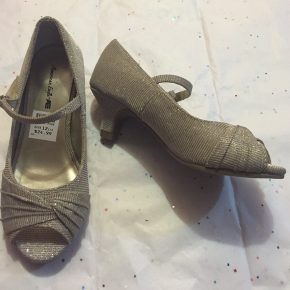 NWT American eagle Girls peep toe shoes!! - Picture 2 of 4