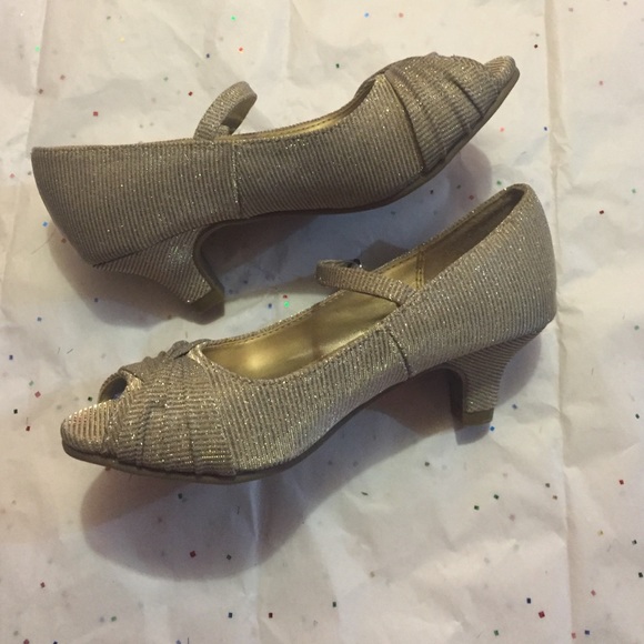 NWT American eagle Girls peep toe shoes!! - Picture 4 of 4