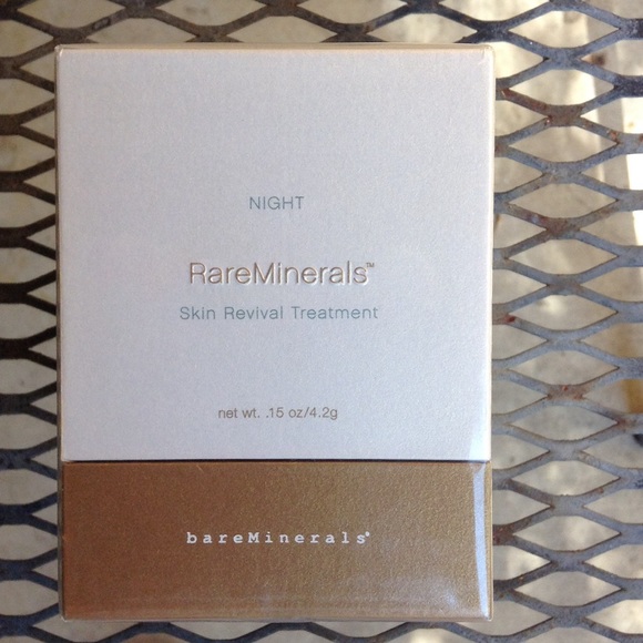 Rare Minerals Clear Skin Revival Treatment.