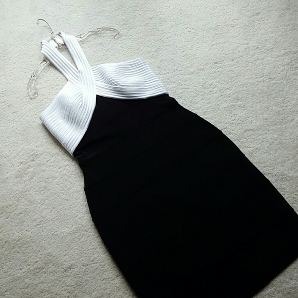 Tadashi Dresses & Skirts - ✨SALE!✨ Chic Tadashi Halter-style
