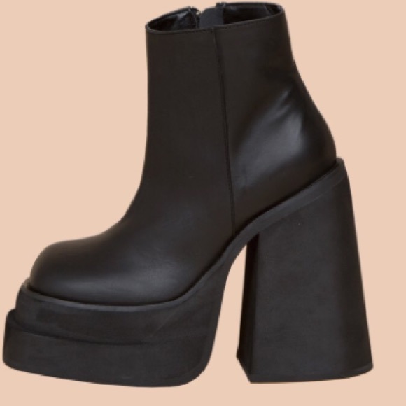 Unif brats platform boots size 7 90s goth new