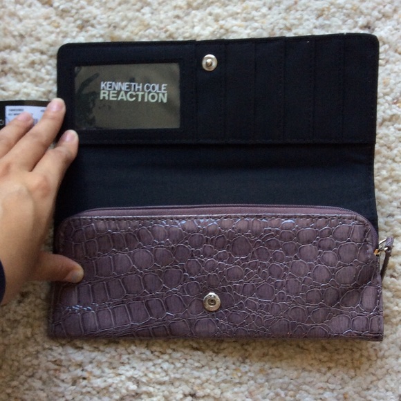 🎉HP🎉NWTVintage Kenneth Cole Reaction mauve purple faux alligator skin wristlet - Picture 2 of 2