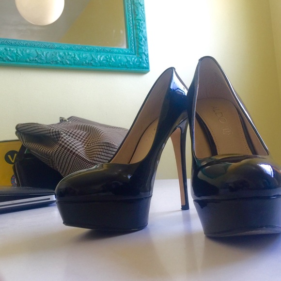 Hot 💋patent leather platform heels from Aldo - Picture 1 of 4
