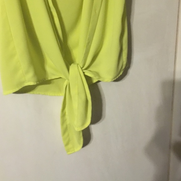Bright green/yellow button down tank - Picture 2 of 4